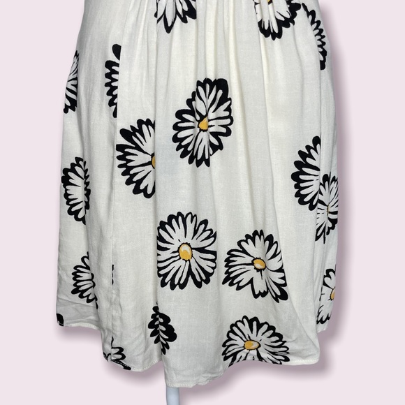 NWT UO Bettie V Neck Plunge Twist Front Mini Dress Daisy Print - Picture 7 of 14